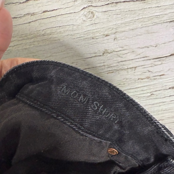 American Eagle Mom short black distressed size 6 - Picture 6 of 7